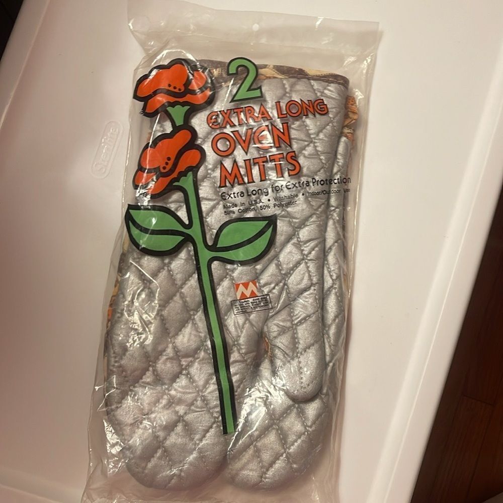 Silver Extra Long Oven Mitts - Picture 2 of 5
